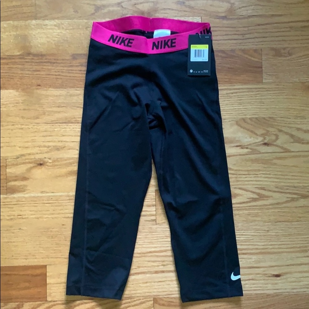 NWT Nike tights (capri length)